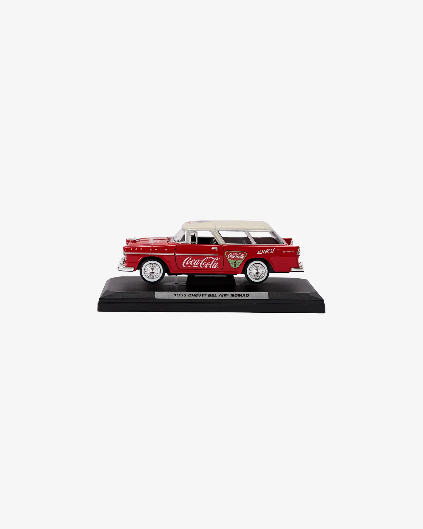 Машинка литая коллекционная Die-сast модель по лицензии Coca-Cola 1955 Chevy Bel Air Nomad, масштаб — 1