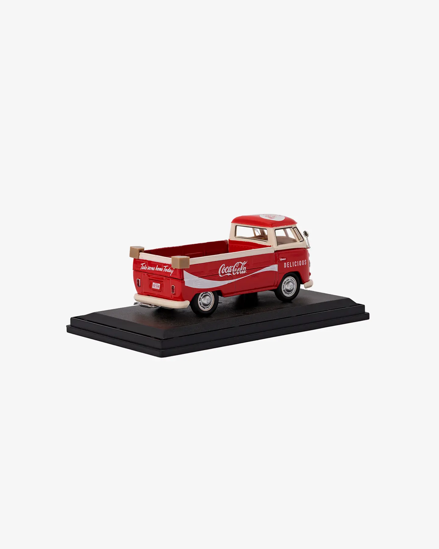 Машинка литая коллекционная Die-сast модель по лицензии Coca-Cola 1962 Volkswagen T1 Pickup, масштаб — 3