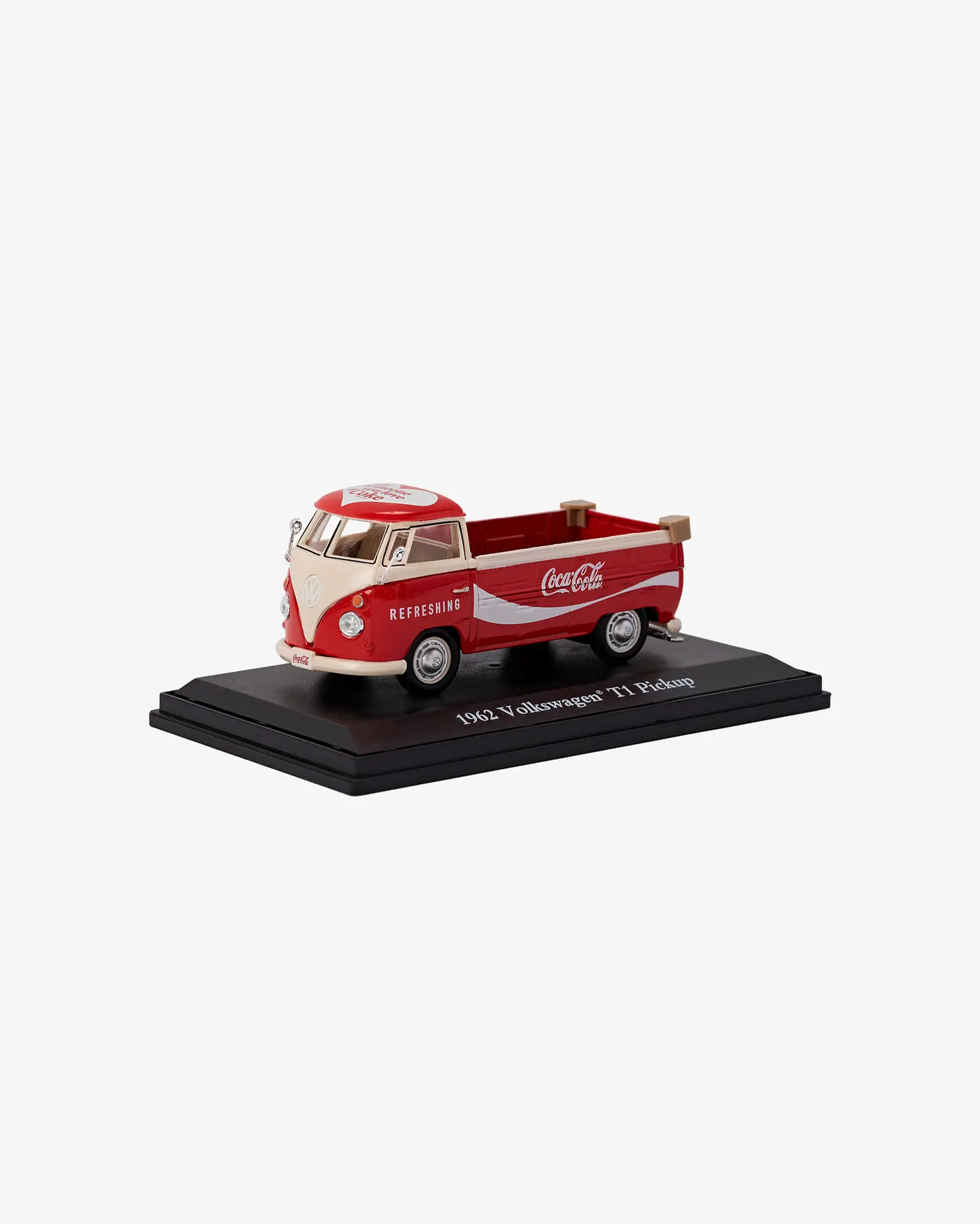 Машинка литая коллекционная Die-сast модель по лицензии Coca-Cola 1962 Volkswagen T1 Pickup, масштаб — 2